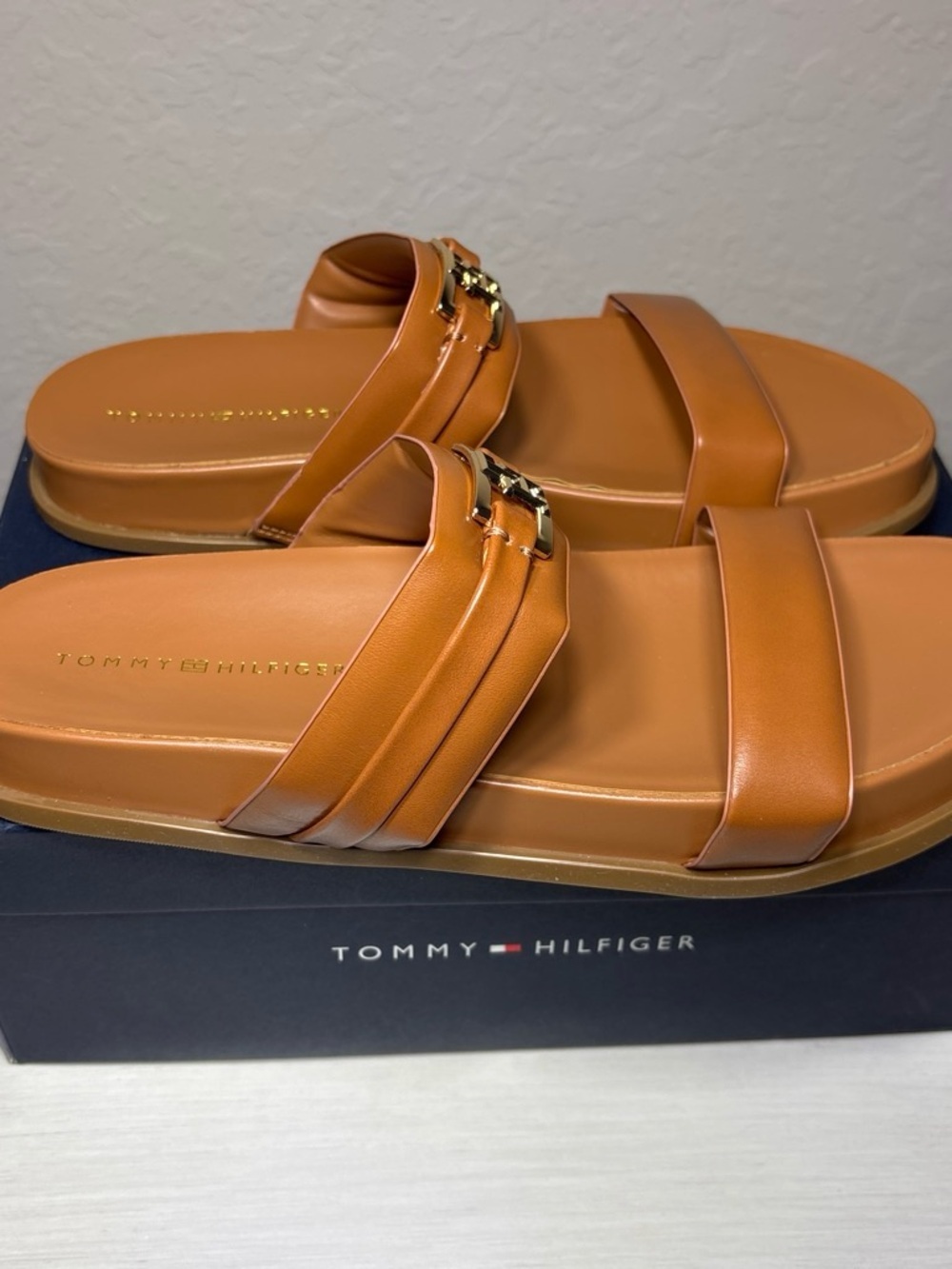 Tommy Hilfiger Jylian Double
Strap Footbed Slide Sandals
Medium Natural 9.5 NIB - Picture 2 of 5